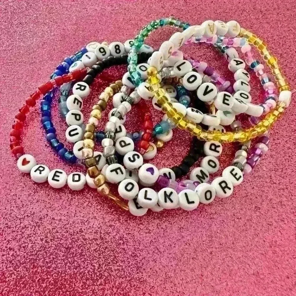 Pack of 20 friendship bracelets to wear or trade - Picture 1 of 3